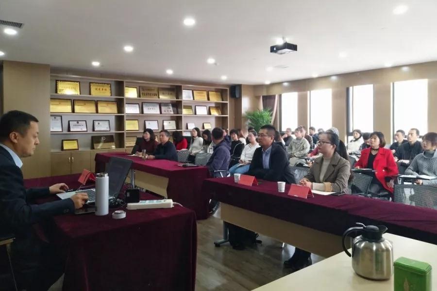 學(xué)無(wú)止境|中昕國(guó)際項(xiàng)目管理有限公司舉辦法律知識(shí)專(zhuān)題培訓(xùn)